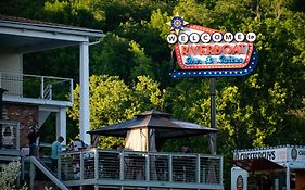 Riverboat Inn & Suites